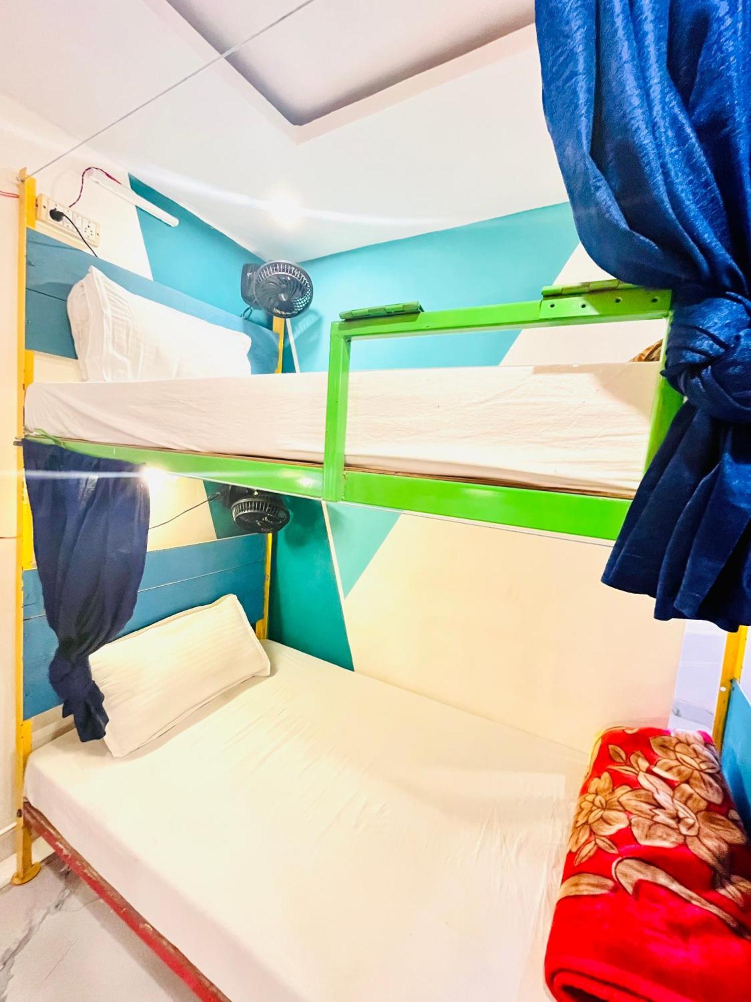 Bonfire Hostels Rishīkesh Eksteriør bilde