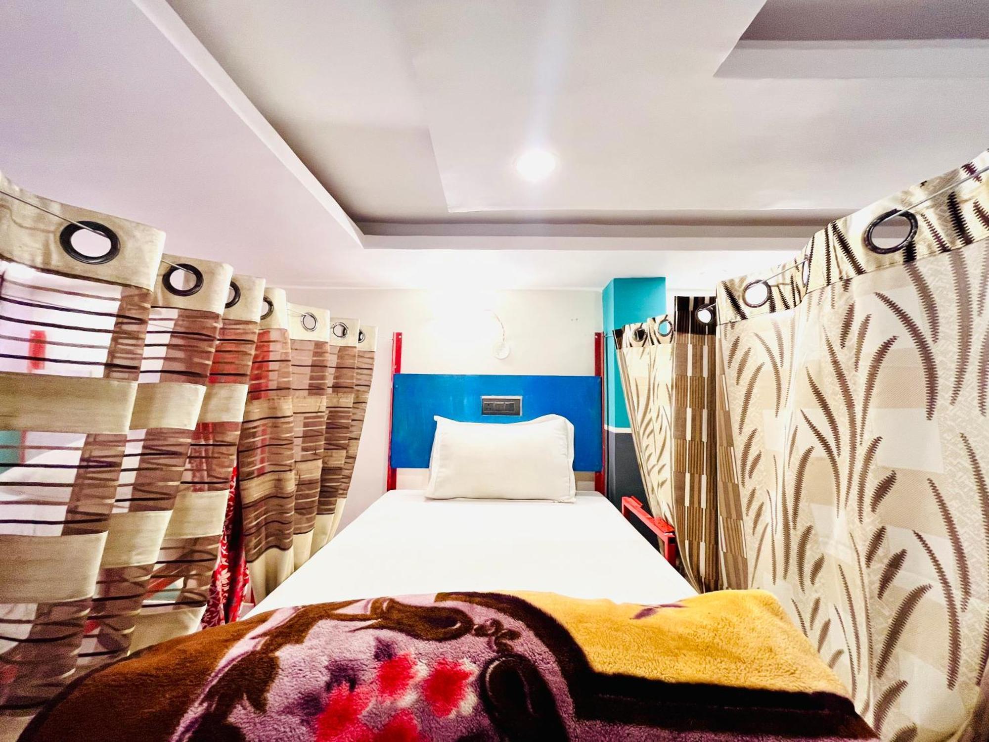 Bonfire Hostels Rishīkesh Eksteriør bilde