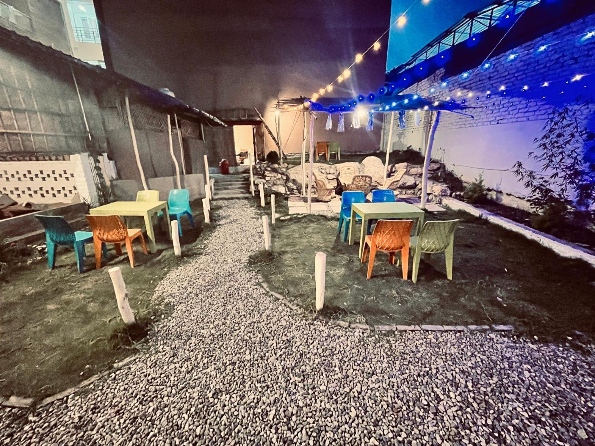 Bonfire Hostels Rishīkesh Eksteriør bilde